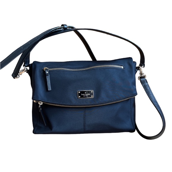 Black Kate spades medium purse - Picture 1 of 3